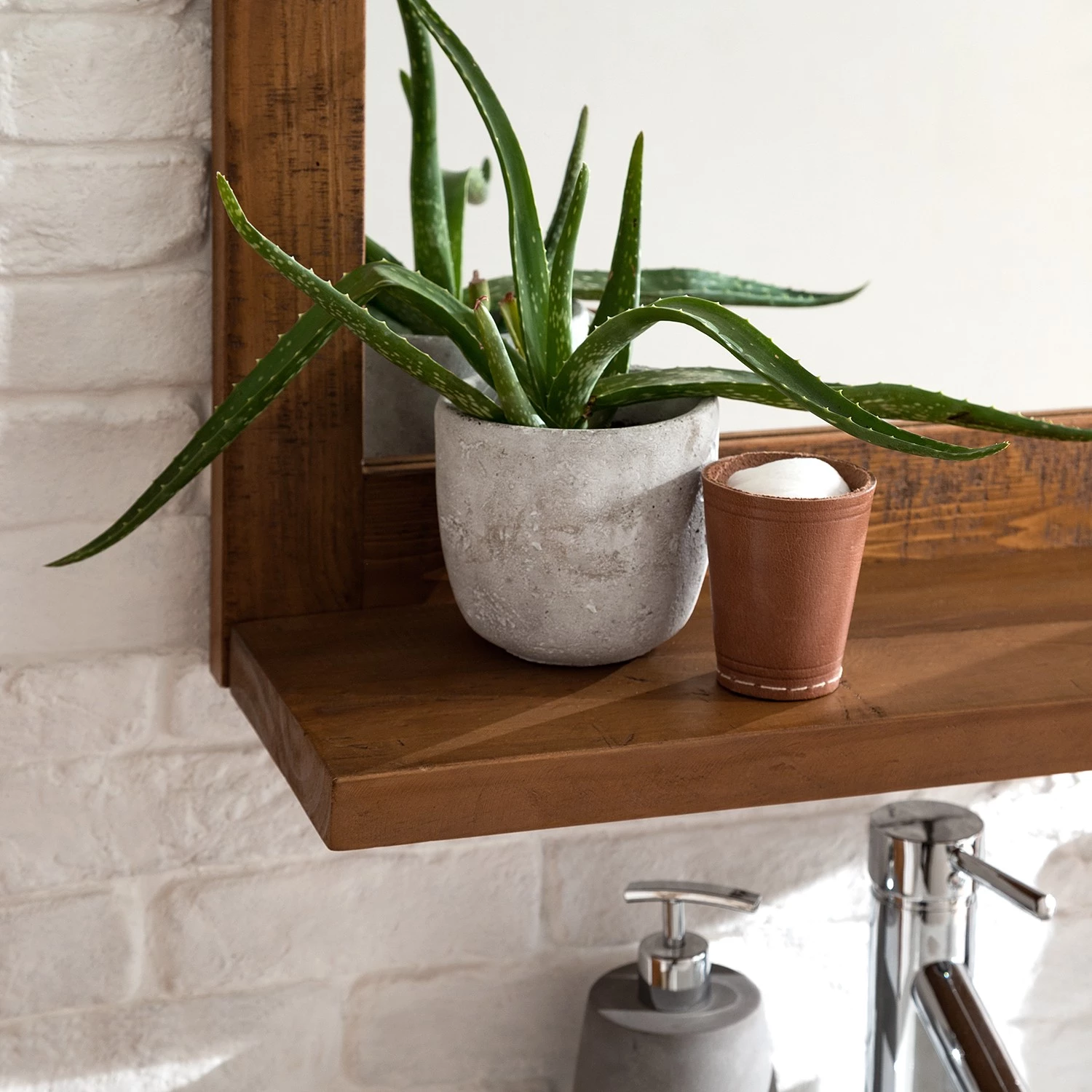 Ars manufacti Miroir Grasby I - Pin massif - Noir / Pin 2 Ars manufacti Miroir Grasby I - Pin massif - Noir / Pin – Image 2