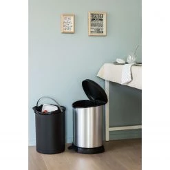 Curver Poubelle Eikamp - Matière plastique - Argenté / Noir - Hauteur : 45 cm -Poubelles de cuisine Soldes Magasin 1000150473 181219 06534500037 MOOD GALLERYIMAGES P000000001000150473 mood