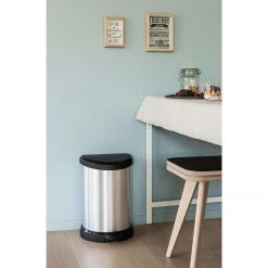 Curver Poubelle Eikamp - Matière plastique - Argenté / Noir - Hauteur : 45 cm -Poubelles de cuisine Soldes Magasin 1000150473 181219 06534500038 MOOD GALLERYIMAGES P000000001000150473 mood