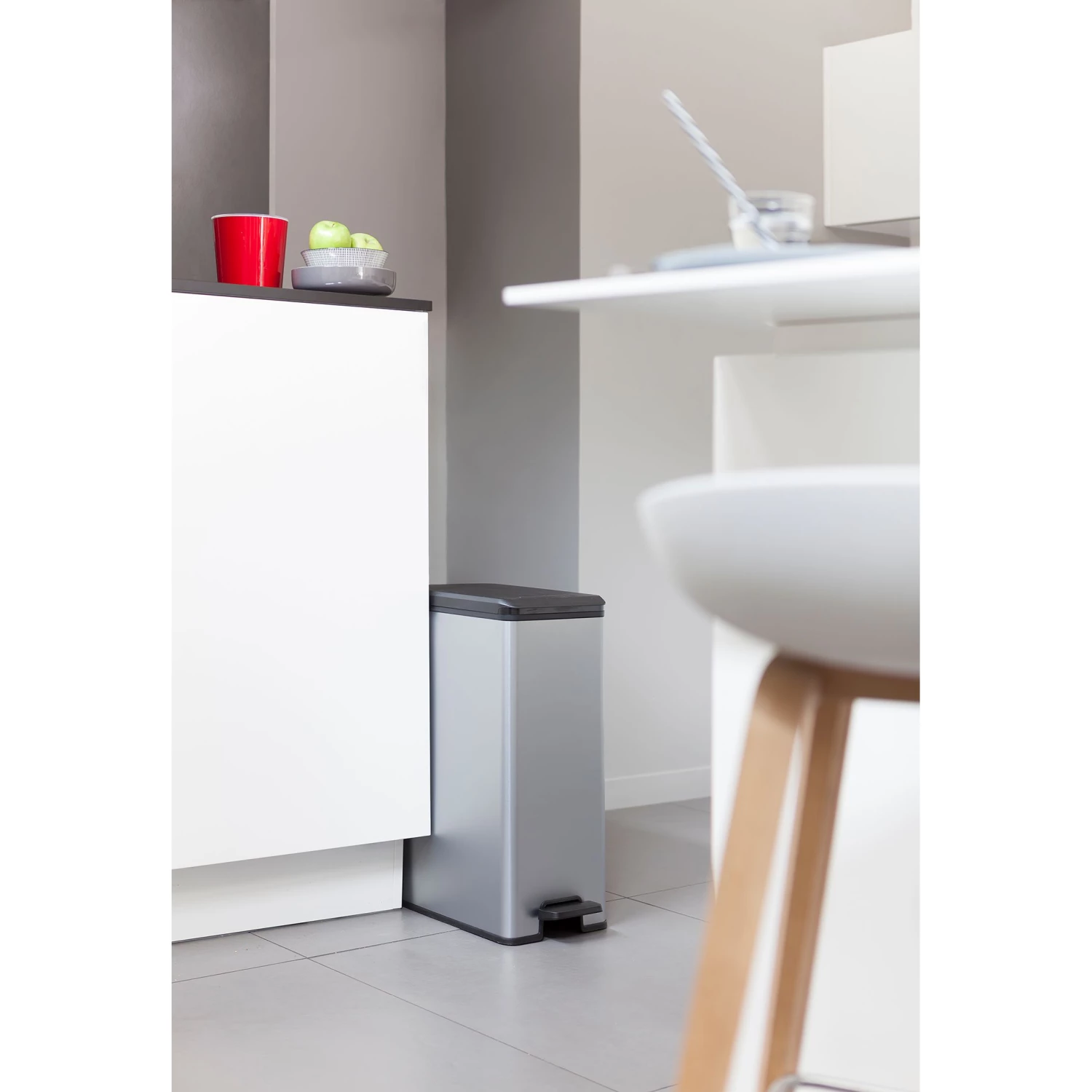 Curver Poubelle Alcantara - Matière plastique - Argenté / Noir - Hauteur : 61 cm 2 Curver Poubelle Alcantara - Matière plastique - Argenté / Noir - Hauteur : 61 cm – Image 2